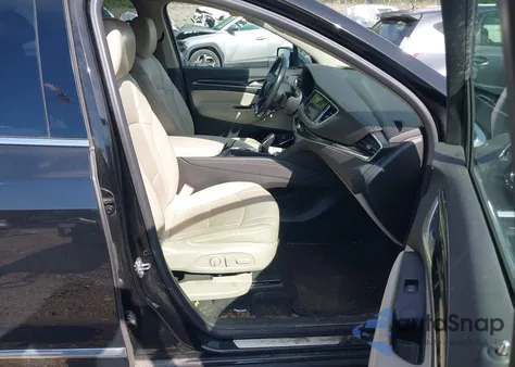 2018 Buick Enclave Essence z USA, uszkodzony, nr VIN 5GAEVAKW1JJ171514